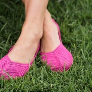 POPPY Crochet Flats SUPER COMFY. Has memory foam cushion.